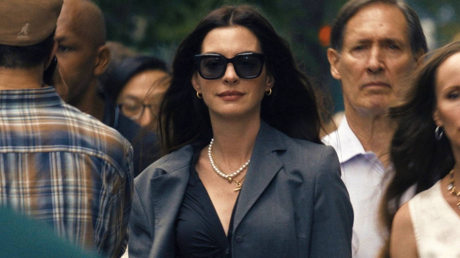 Anne Hathaway as Andy Sachs walking down the street in The Devil Wears Prada 2