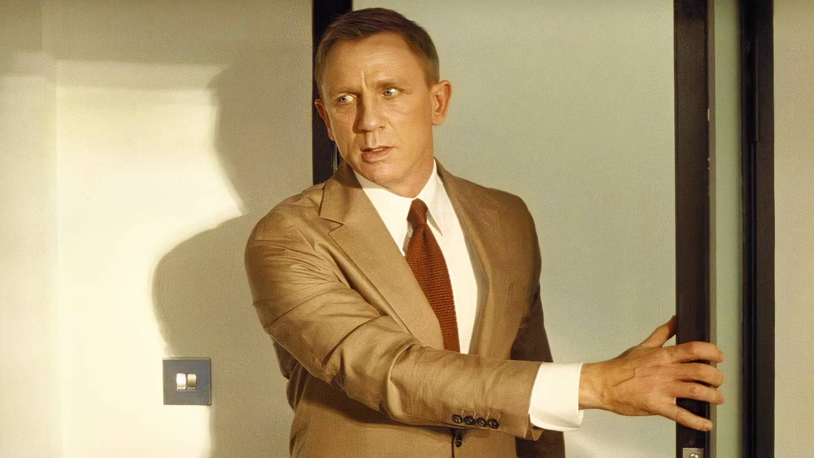 Daniel Craig as James Bond opening the door in Spectre