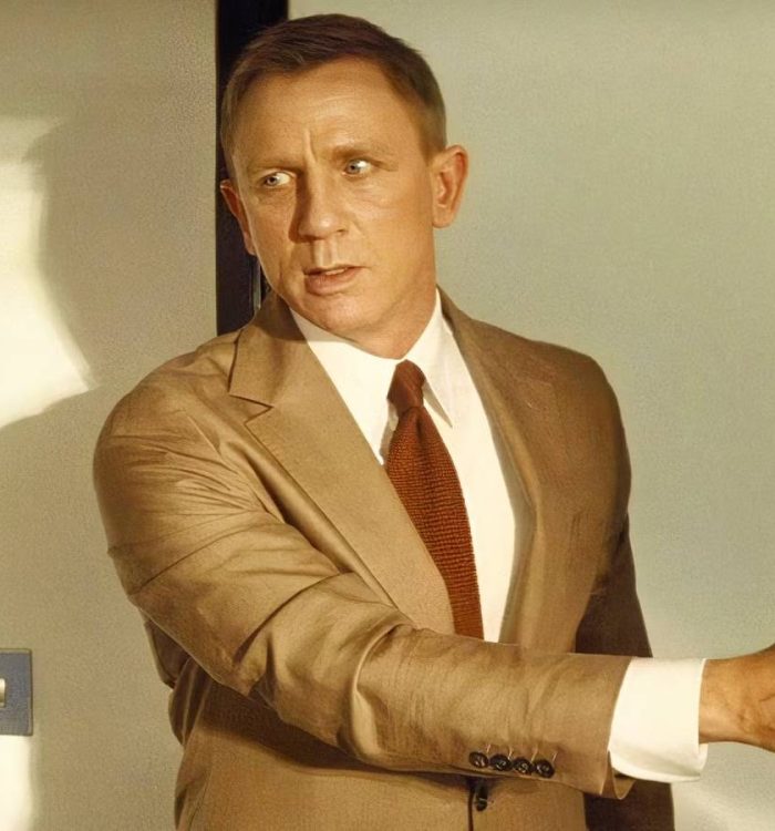 Daniel Craig as James Bond opening the door in Spectre